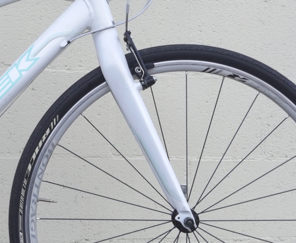 trek 7.3 fx tire size