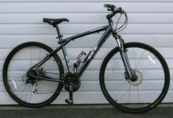 17" GT Transeo 3.0 Aluminum Disc Mountain/Utility Bike 5'7"-5'10"