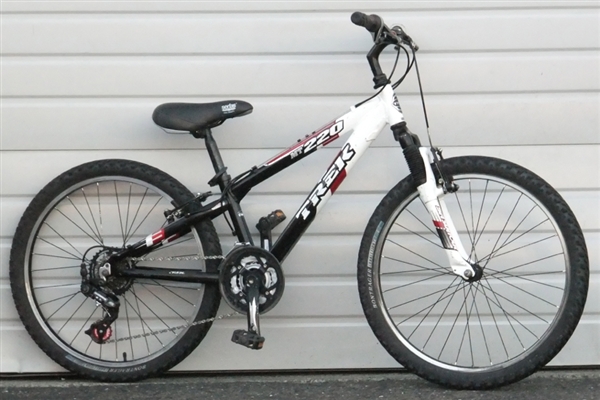 trek mt 220 mountain bike