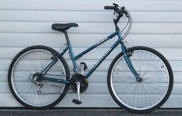 17" Jazz Latitude by TREK 15 Speed Utility Bike 5'2"-5'6"