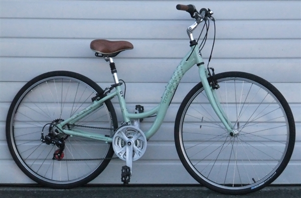14" TREK 7000 18 Speed Utility Cruiser Bike 4'11"-5'4"