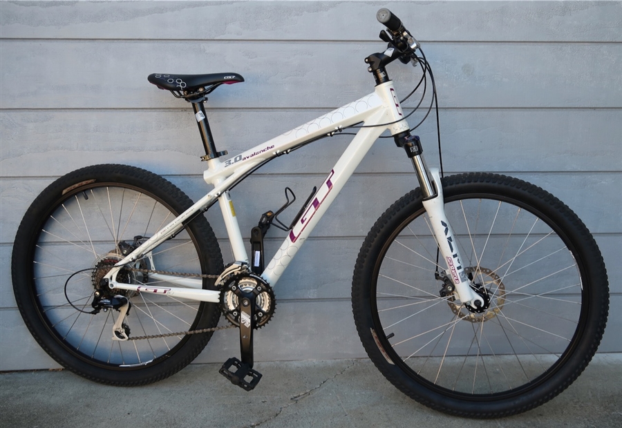 Gt avalanche sale 3.0 mountain bike