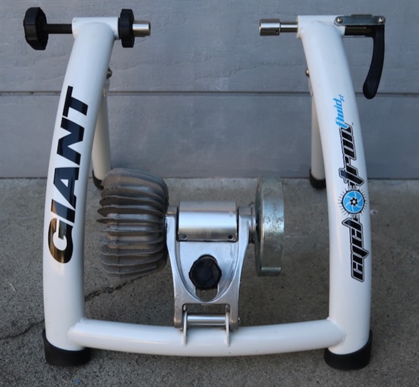 Giant Cycle Tron Fluid ST indoor folding resistance trainer