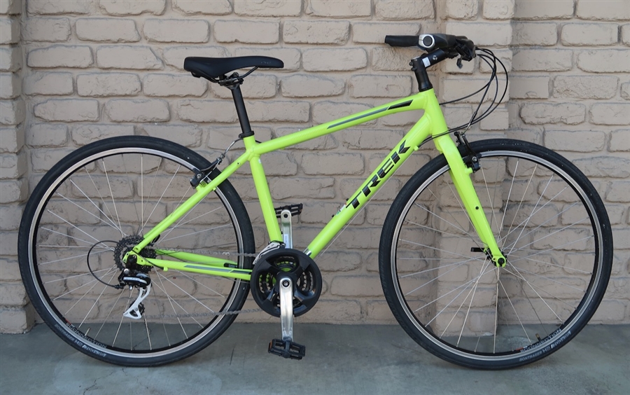 Medium TREK FX2 Aluminum Hybrid Sport Utility Bike 5'5-5'9