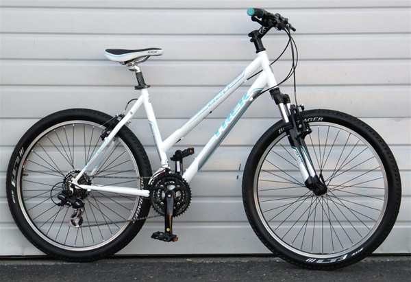 19.5" TREK 820 Step Through Women's Mountain Bike 5'7"-5'11"