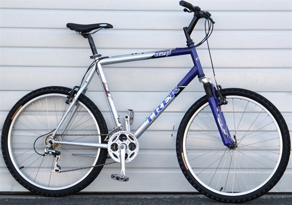 21" TREK 820 Aluminum Comfort Commuter Bike 5'11"-6'3"