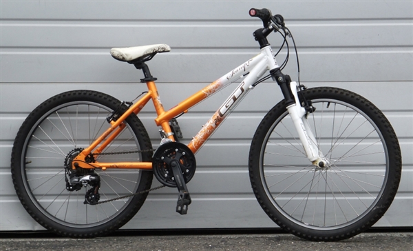 GT Scamp 24" Kids 21 Speed Mountain Bike ~4'4"-4'9"