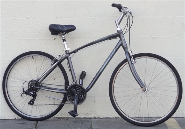 Medium GIANT Cypress Aluminum Comfort Commuter Utility Bike ~5'6"-5'9"