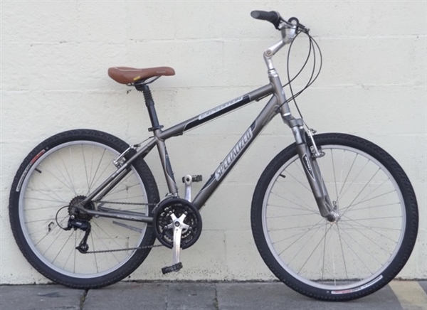 Medium SPECIALIZED Expedition Aluminum Comfort Commuter Utility Bike ~5'5"-5'8"