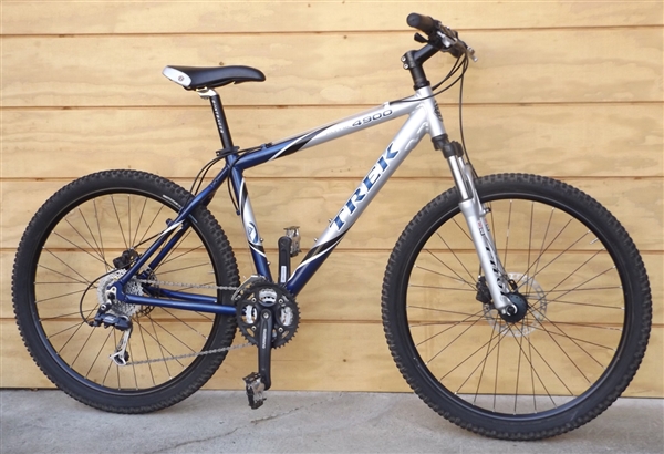 17.5" TREK 4900 Aluminum Hardtail Mountain Bike ~5'5"-5'8"