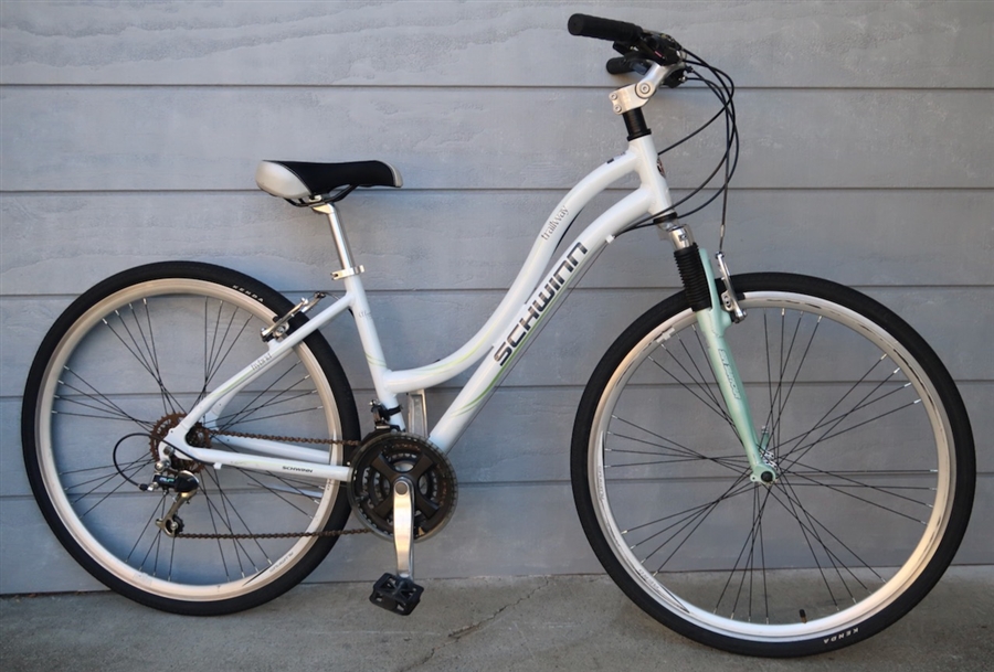 Schwinn store trailway hybrid