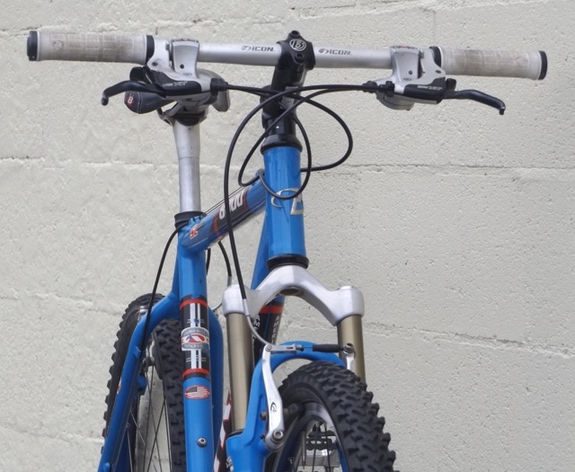 TREKのアルミハードテールモデルの8000をお買上いただきました