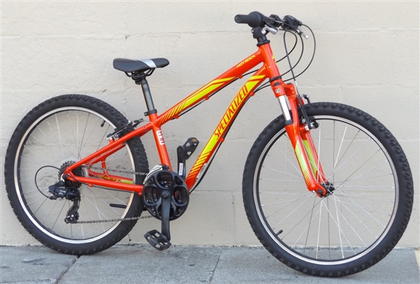 24" Wheel SPECIALIZED Hotrock 21 Speed Hardtail Mountain Bike ~4'9"-5'0"