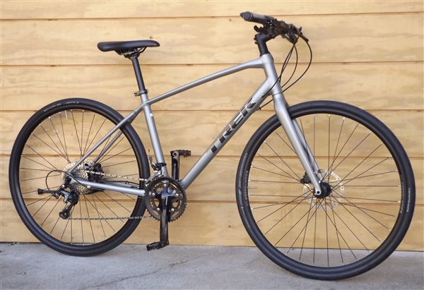 17.5" TREK FX 4 Aluminum Carbon Hydro Disc Hybrid Bike ~5'5"-5'8"