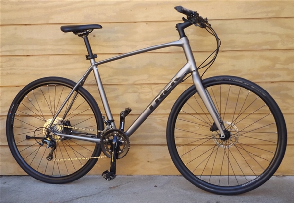 22.5" TREK FX 4 Sport Aluminum Carbon Hybrid Bike ~6'1"-6'4"