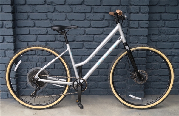 Marin Kentfield Step thru 700 x 40c Disc 1x9 Gravel Bike 5'4-5'9