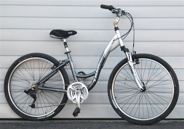 16" TREK Navigator 200 Aluminum Step Through Comfort Commuter Bike ~5'3"-5'7""