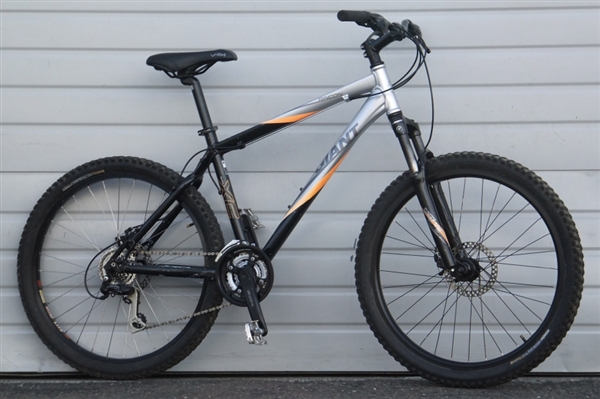 16" Medium GIANT Rincon 24 Speed Aluminum Hardtail Mountain Bike ~5'7"-5'10"