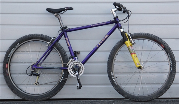 16" Trek 7000 Aluminum Mountain Bike ~5'6"-5'9"