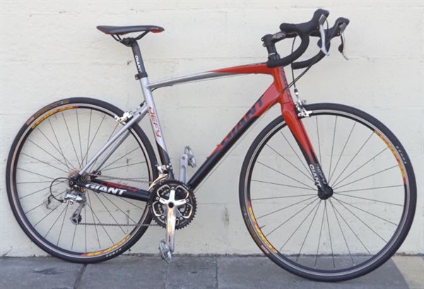 Medium/Large GIANT Defy 1 Aluminum Carbon 105 Mavic Compact Road Bike ~5'9"-6'0"