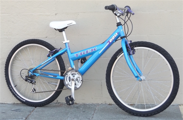 24" Wheel TREK MT220 21 Speed Mountain Bike ~4'9"-5'0"