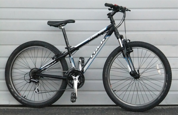 13" Trek 820 Single Track 21 Speed Hardtail Mountain Bike 4'11"-5'3"