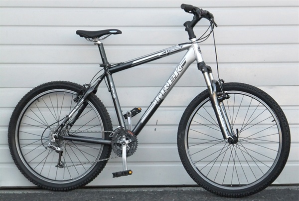 18" TREK 4300 Alpha Aluminum 24 Speed Hardtail Mountain Bike 5'7"-5'10"