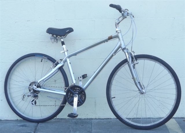 Medium GIANT Cypress 21 Speed Comfort Commuter Bike ~5'7"-5'10"