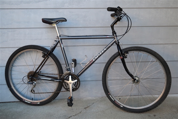 18" UNIVEGA Rover Sport-XCM 18 Speed Utility Bike ~5'4"-5'7"