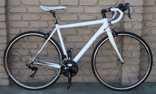 54cm CANNONDALE CAAD 10 Aluminum Carbon 105 Road Bike 5'7-5'10