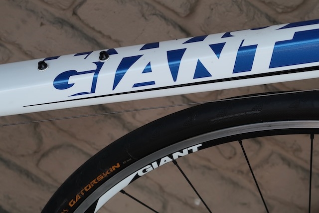 Medium GIANT Defy 1 Shimano 105 Aluminum Carbon Road Bike 5 Medium GIANT Defy 1 Shimano 105 Aluminum Carbon Road Bike 5
