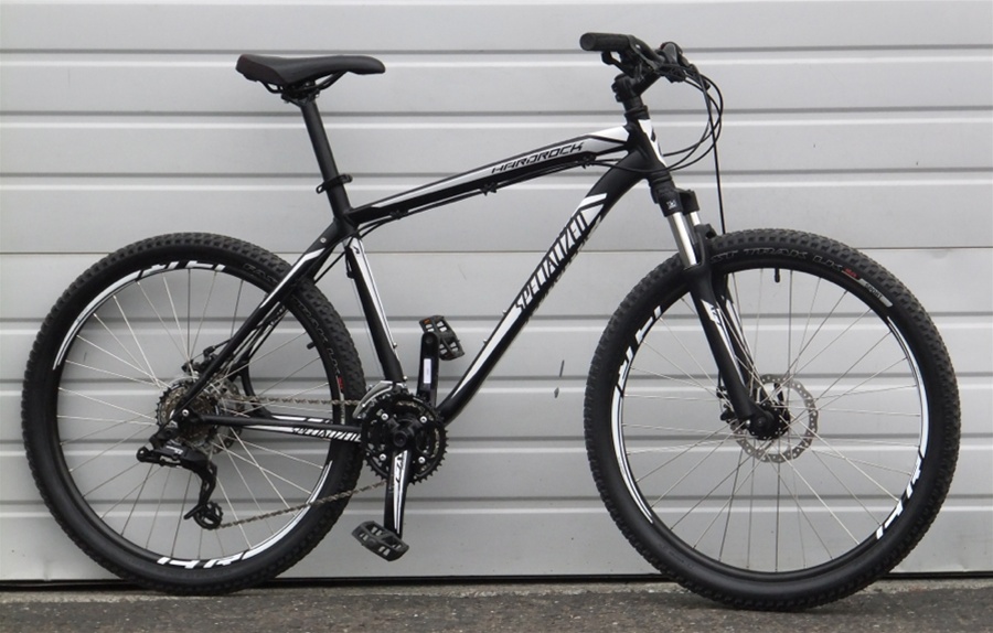 Specialized hardrock best sale black and white