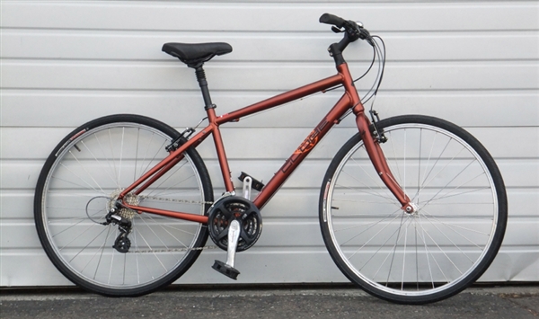 52cm 2007 Specialized Globe 24 Speed Comfort Commuter Bike 5'5"-5'8"