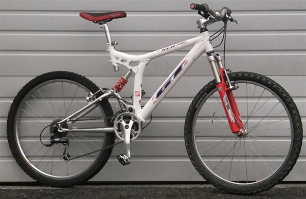 GT XCXR 3000 16” Meduim Full Suspension Mountain Bike 5'6”-5’9”