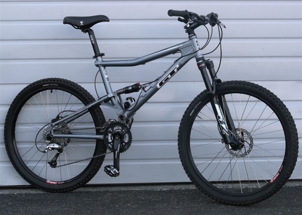 17" Medium GT Marathon Full Suspension Fox Aluminum Disc Mountain Bike 5'7"-5'10"