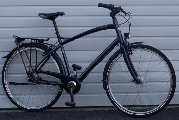 61cm Specialized Globe 8 Speed Commuter Bike With Lights 6'1"-6'4"
