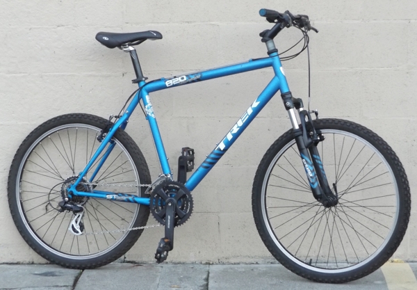 21" TREK 820 Suspension 21 Speed Mountain Bike ~6'0"-6'3"