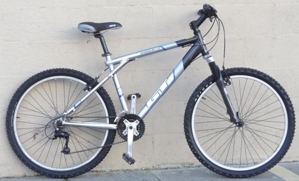 18" GT Avalanche 2.0 Aluminum Hardtail Mountain Bike ~5'7"-5'10"