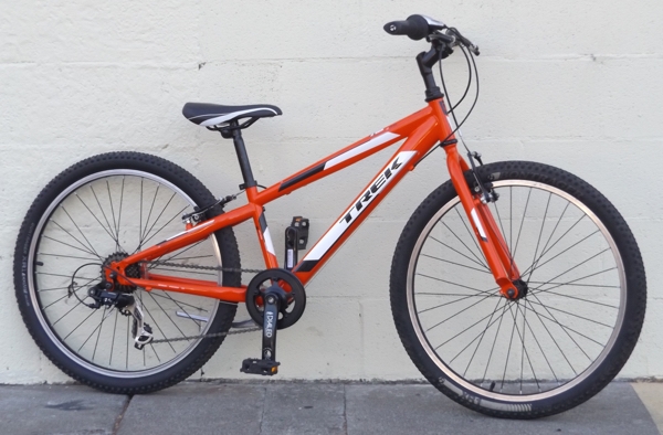 XS 24" Wheel TREK MT200 Kids 7 Speed Mountain Bike ~4'9"-5'0"