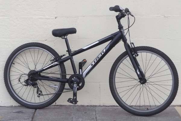 XS 24" Wheel TREK MT200 Kids 7 Speed Mountain Bike ~4'9"-5'0"