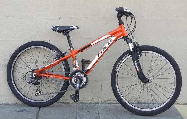 XS 24" Wheel TREK MT220 Hardtail 21 Speed Mountain Bike ~4'9"-5'0"