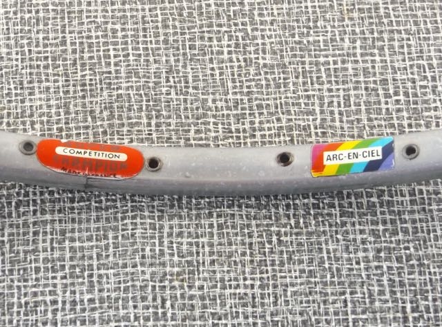 700c x 36h x 20mm Super Champion Competition Arc-En-Ciel 700c x 36h x 20mm Super Champion Competition Arc-En-Ciel