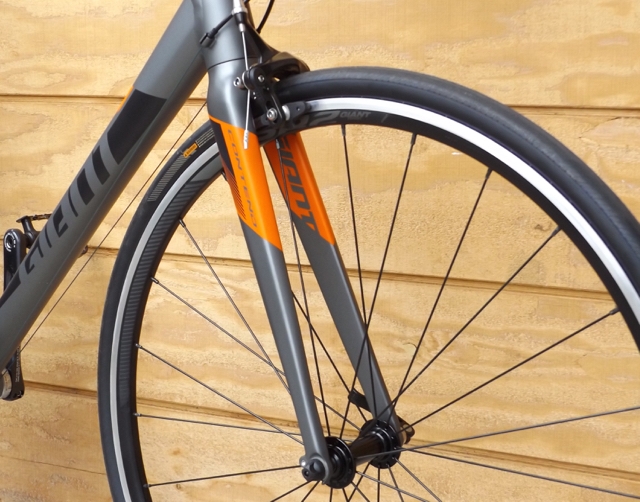 美品 giant contend1 2019 Giant Contend 1 Racing Bicycle, Gray and Orange, Small