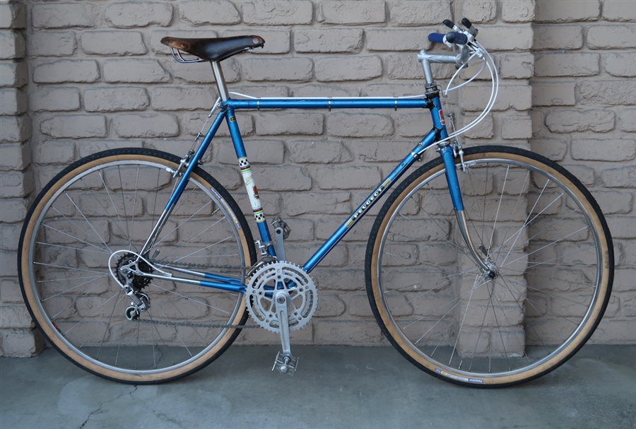 Vintage best sale town bike