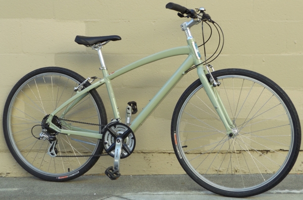 Medium SPECIALIZED Globe 21 Speed Commuter Utility Bike ~5'6"-5'9"