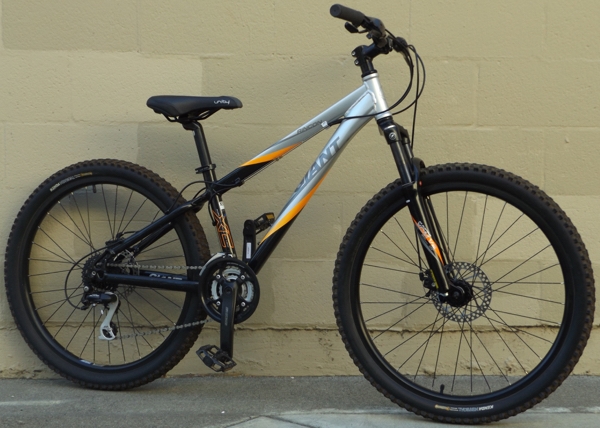 14" GIANT Rincon 24 Speed Aluminum Hardtail Mountain Bike ~5'1"-5'4"