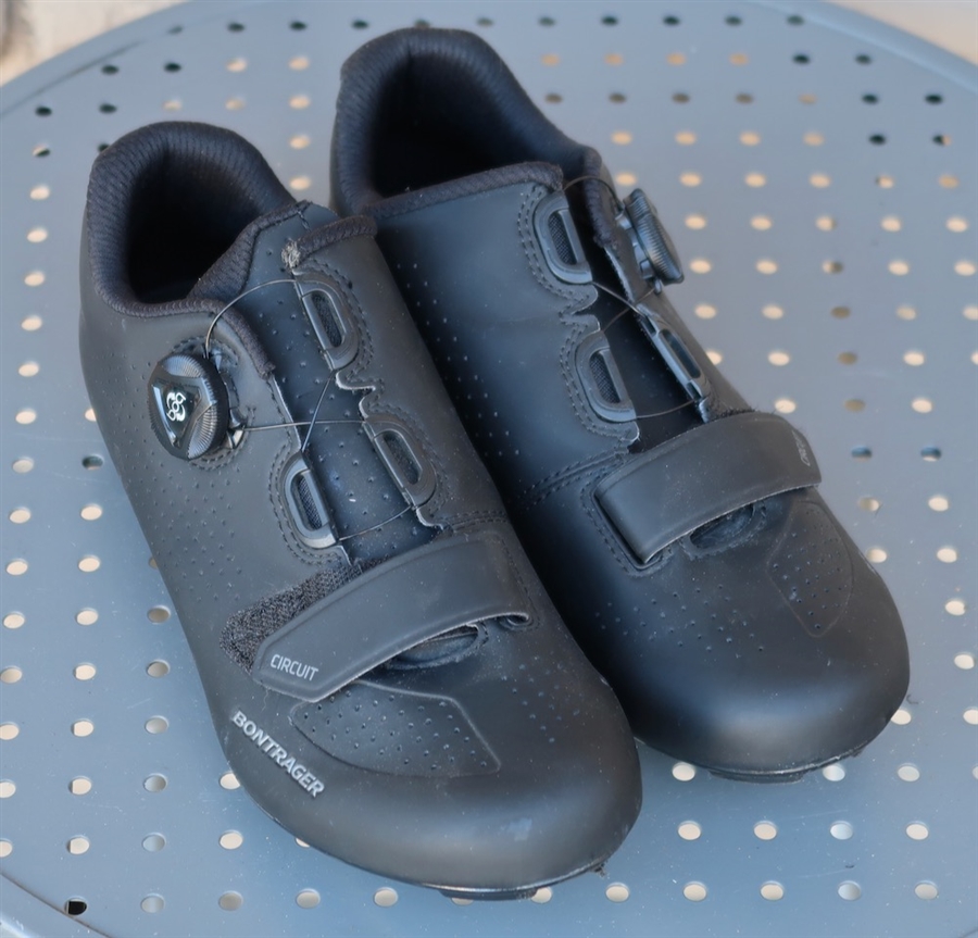 US 7/EU 40 Bontrager Circuit road shoe