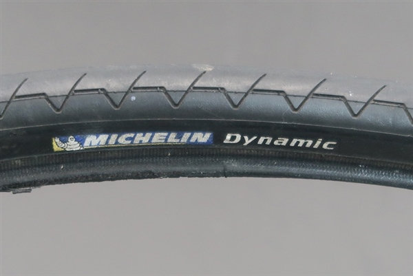 700 x 23c Michelin Dynamic road tire